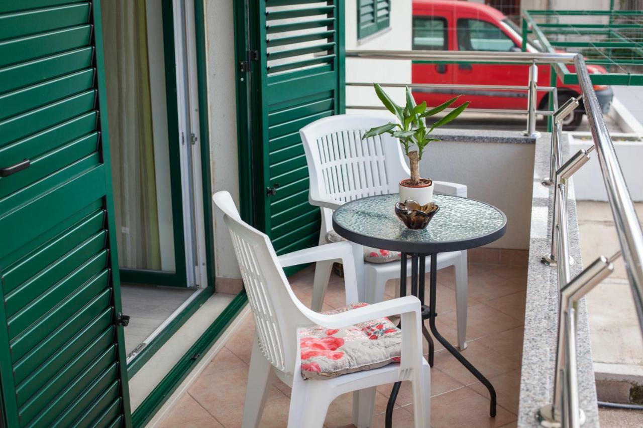 Apartments Turtle Gardens Makarska Exterior foto